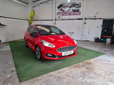Usado Ford Fiesta ST-Line 125 HP (91 kW) 2019 Vermelho Citadino