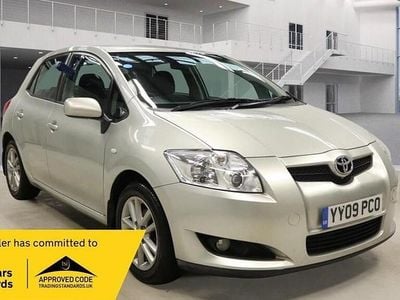 Used Toyota Auris 124 HP (91 kW) 2009 Silver Hatchback