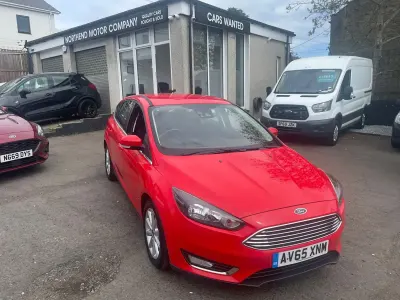 Usado Ford Focus Titanium 100 HP (73 kW) 2015 Vermelho Citadino