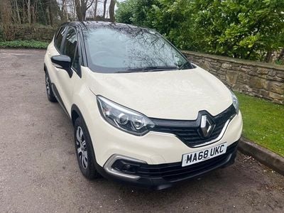 Used Renault Captur Play 90 HP (66 kW) 2018 Cream/black SUV