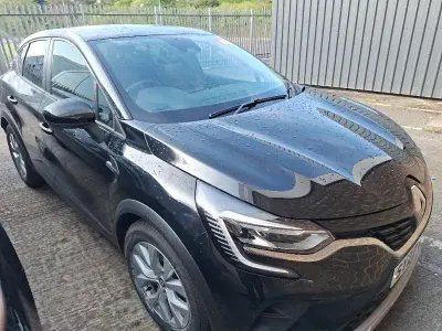 Używany Renault Captur Iconic 91 KM (66 kW) 2022 Czarny SUV
