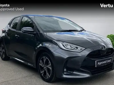 Usado Toyota Yaris Hybrid Design 116 HP (85 kW) 2026 Citadino