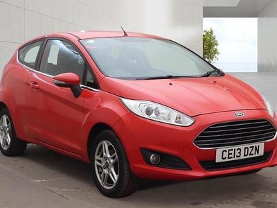 Usado Ford Fiesta Zetec 82 HP (60 kW) 2013 Vermelho Citadino