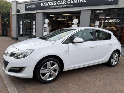 Used Vauxhall Astra SRi 100 HP (73 kW) 2015 White Hatchback