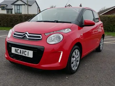 Usado Citroën C1 Feel 68 CV (50 kW) 2015 Rojo Utilitario
