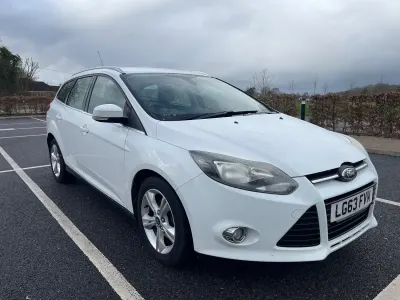 Begagnad Ford Focus Zetec 2013 Vit Kombi