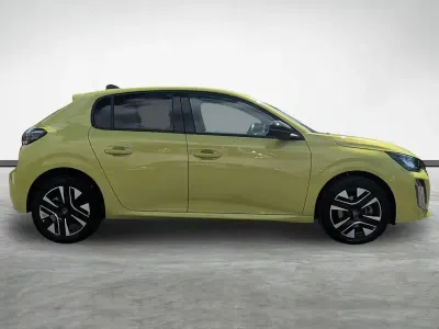 Używany Peugeot 208 Allure 99 KM (72 kW) 2025 Żółty Hatchback
