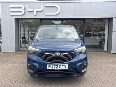 Używany Vauxhall Combo S 99 KM (72 kW) 2022 Niebieski Minivan