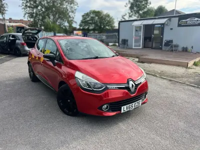 Used Renault Clio Dynamique 90 HP (66 kW) 2015 Red Hatchback