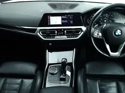 Used BMW 320 Sport Line 181 HP (133 kW) 2021 White Sedan