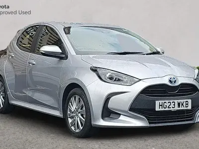Used Toyota Yaris Play 116 HP (85 kW) 2023 Silver Hatchback