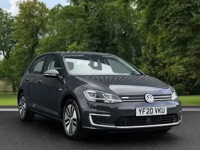Begagnad VW e-Golf 100 kW (136 HK) 2020 Grå Halvkombi