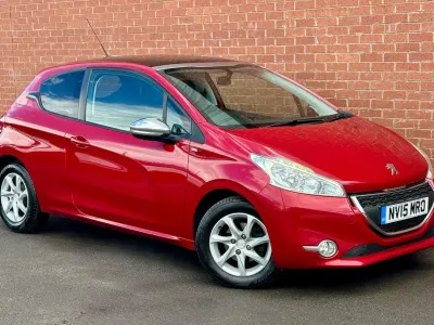 Used Peugeot 208 Style 82 HP (60 kW) 2015 Red Hatchback