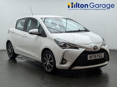 Used Toyota Yaris 111 HP (81 kW) 2019 White Hatchback