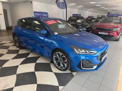 Używany Ford Focus ST-Line 120 KM (88 kW) 2023 Niebieski Hatchback