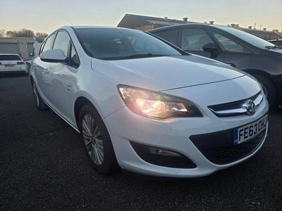 Used Vauxhall Astra 2013 White Hatchback