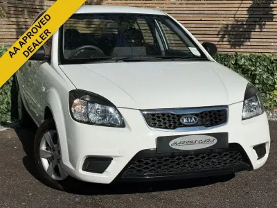 Used Kia Rio 109 HP (80 kW) 2011 White Hatchback