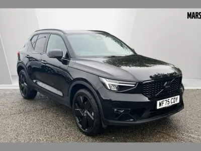 Usado Volvo XC40 Plus 194 HP (142 kW) 2025 Preto SUV
