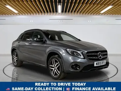 Usado Mercedes GLA180 Urban 122 HP (89 kW) 2019 Cinzento SUV