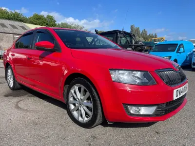 Usado Skoda Octavia Elegance 2014 Vermelho Carrinha