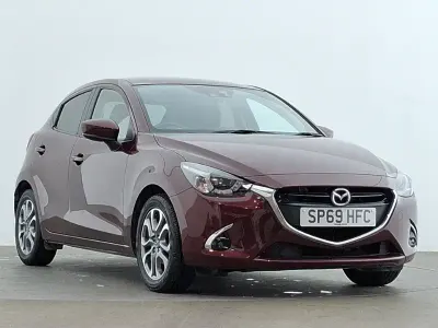 Używany Mazda 2 Inclusive 90 KM (66 kW) 2019 Czerwony Hatchback