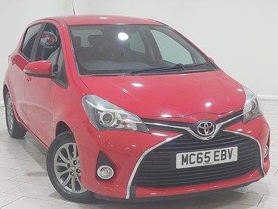 Used Toyota Yaris 99 HP (72 kW) 2016 Red Hatchback