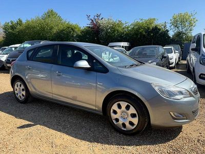 Second-hand Vauxhall Astra 2012 Argintiu Hatchback
