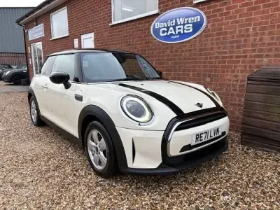 Używany Mini Cooper Classic 136 KM (100 kW) 2021 Biały Hatchback