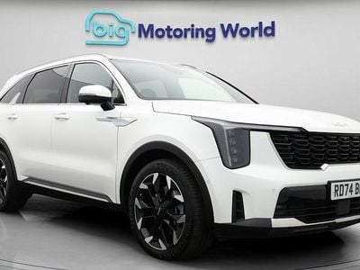 White Used 2025 Kia Sorento SUV | £41,900 (A bit pricey)