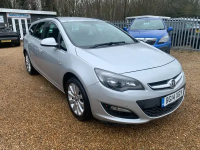 Gebraucht Vauxhall Astra 165 PS (121 kW) 2014 Silber Kombi