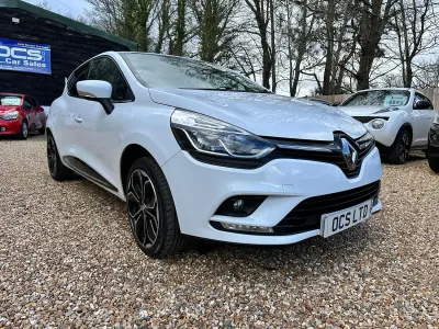 Used Renault Clio Iconic 110 HP (80 kW) 2018 White Hatchback