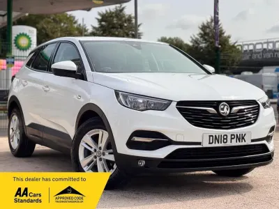 Used Vauxhall Grandland X S 130 HP (95 kW) 2018 White SUV