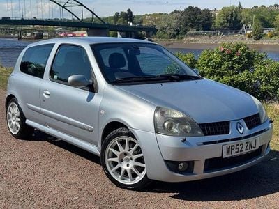 Silver Used 2002 Renault Clio II Hatchback | £6,000 (Expensive)