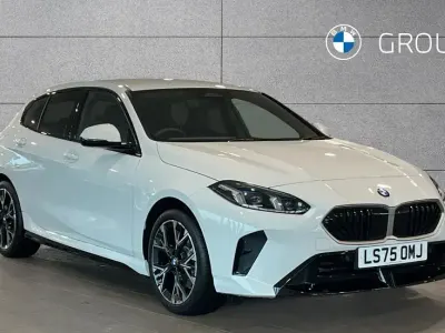 Begagnad BMW 120 M Sport 168 HK (123 kW) 2025 Vit Halvkombi