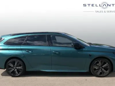 Używany Peugeot 308 SW Premium 129 KM (94 kW) 2022 Niebieski Kombi