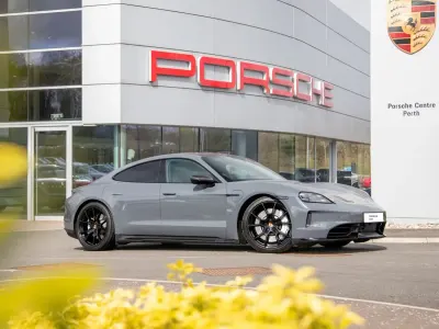 Usado Porsche Taycan Performance Package 514 kW (700 HP) 2025 Cinzento Sedan
