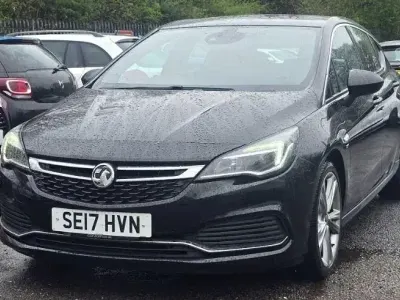 Second-hand Vauxhall Astra SRi 2017 Negru Hatchback