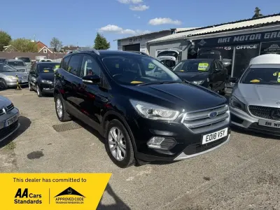 Usado Ford Kuga Titanium 120 HP (88 kW) 2018 Preto SUV