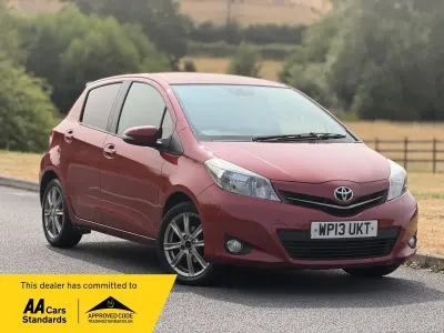 Used Toyota Yaris SR 101 HP (74 kW) 2013 Red Hatchback