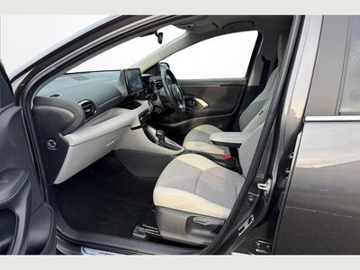 Used Toyota Yaris Hybrid 114 HP (83 kW) 2022 Grey