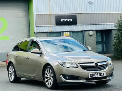 Used Vauxhall Insignia Elite 140 HP (102 kW) 2015 Green Estate