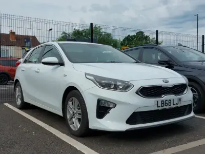 Used Kia Ceed 114 HP (83 kW) 2019 White Hatchback