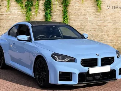 Begagnad BMW M2 Shadowline 454 HK (333 kW) 2023 Blå Sportkupé