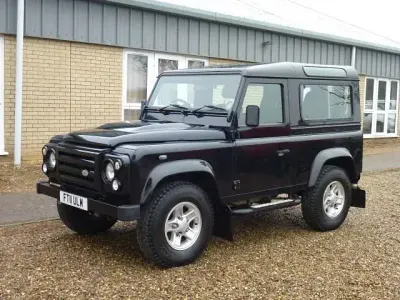 Usado Land Rover Defender 121 HP (88 kW) 2011 Preto SUV