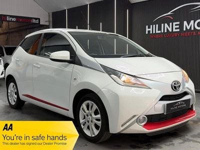 Used Toyota Aygo X-pure 69 HP (50 kW) 2015 White Hatchback
