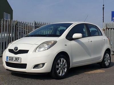 Used Toyota Yaris 101 HP (74 kW) 2011 White Hatchback
