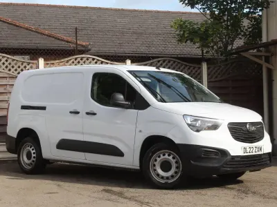 Used Vauxhall Combo 100 HP (73 kW) 2022 White MPV