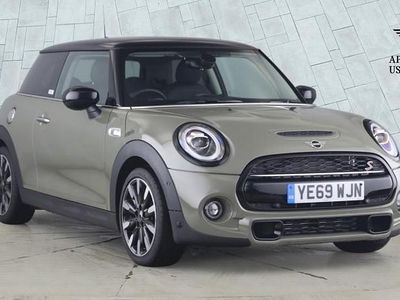 Usado Mini Cooper S Exclusive 192 HP (141 kW) 2019 Cinzento Citadino