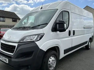 Second-hand Peugeot Boxer Premium 140 CP (102 kW) 2023 Van