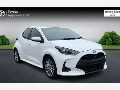 Used Toyota Yaris 114 HP (83 kW) 2023 White Hatchback
